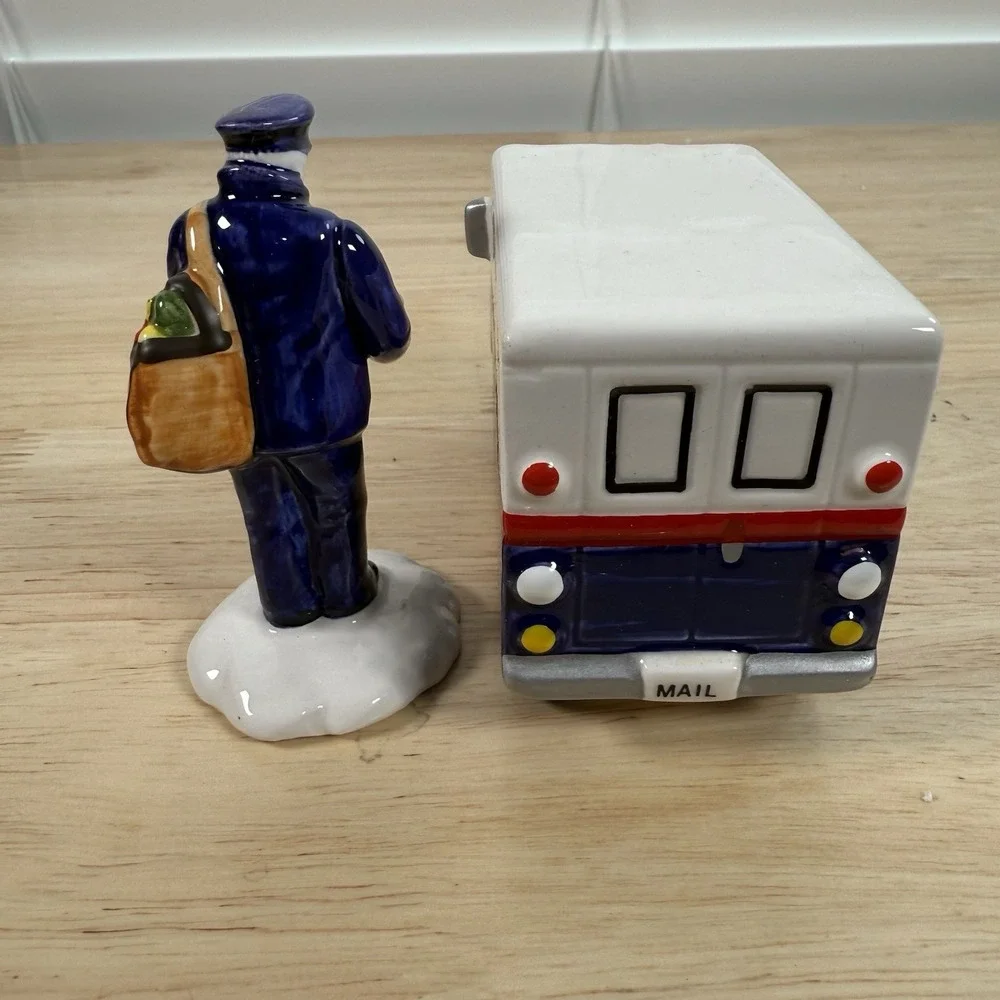 Department 56 Original‎ Snow Village Special Delivery Set of 2 #51977 W/Box